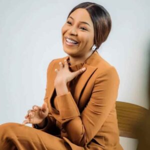 Anwuli Amakom Biography