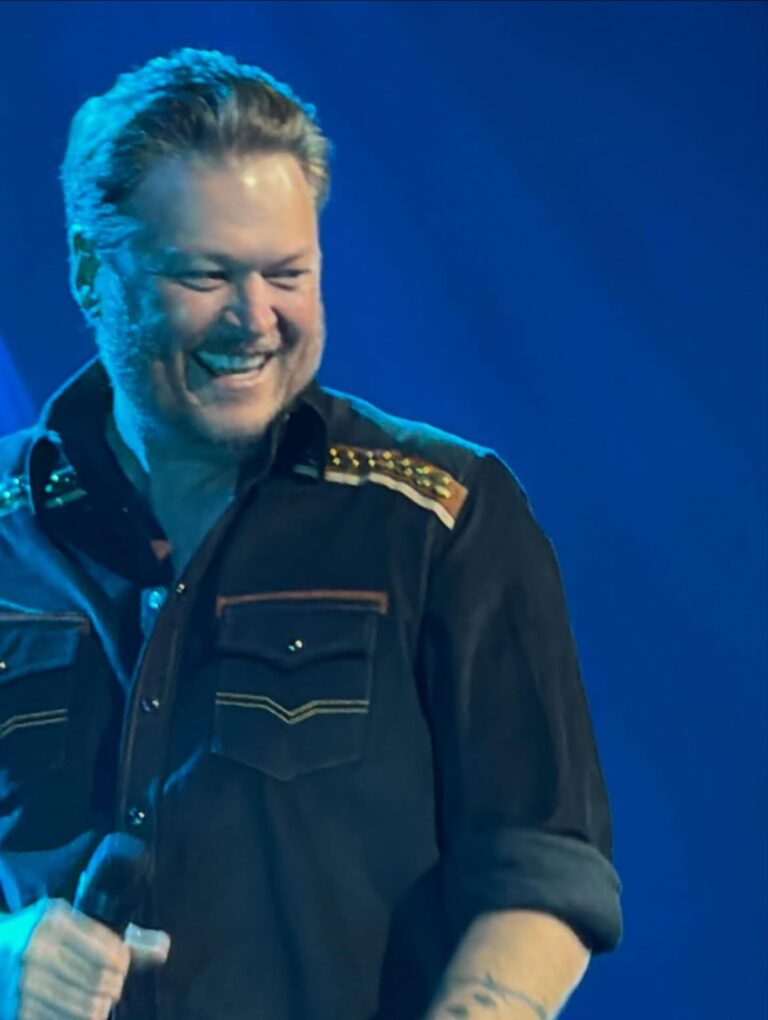 Blake Shelton Biography: The Complete Life Story of the Country Music Superstar